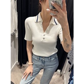 칼라거펠트 26SS 여성 오픈 카라넥 버튼 디테일 골지 반팔 니트