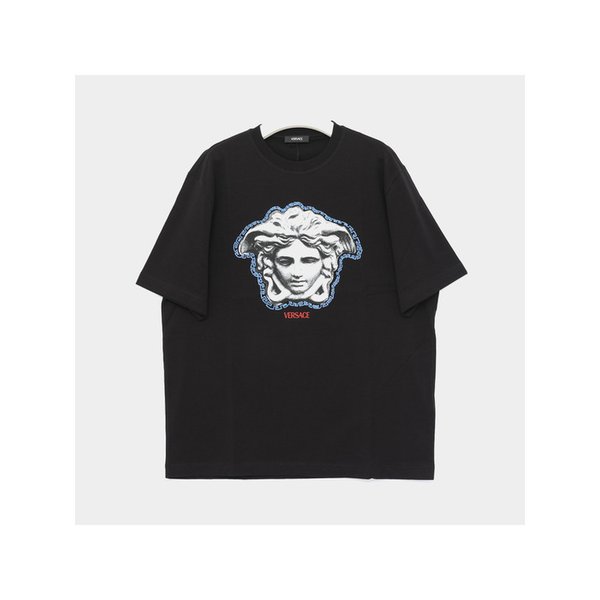 26SS 그레카 메두사 프린트 반팔 남성 티셔츠 1013302 1A16753 1B000