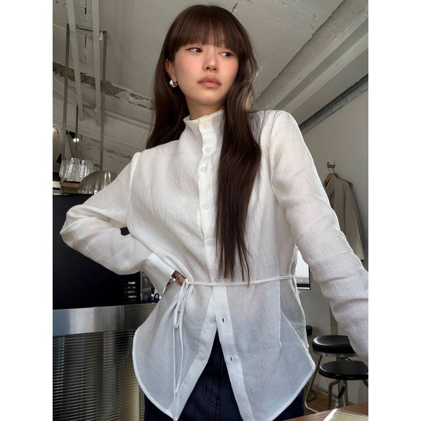 하프넥 벨티드 블라우스 화이트 OU1863