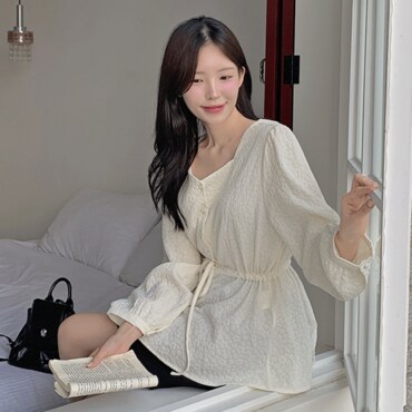 핫핑 [하객룩/격식룩] 케이치 허리스트링 스퀘어넥 자가드 긴팔 블라우스 P000CNPI