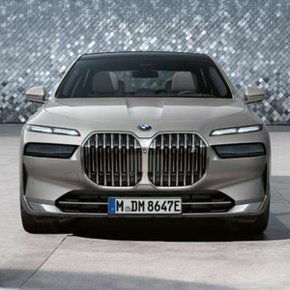 i7 (xDrive60, M70 Drive)