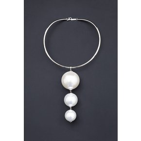 Pearl Trinity Necklace - Bold