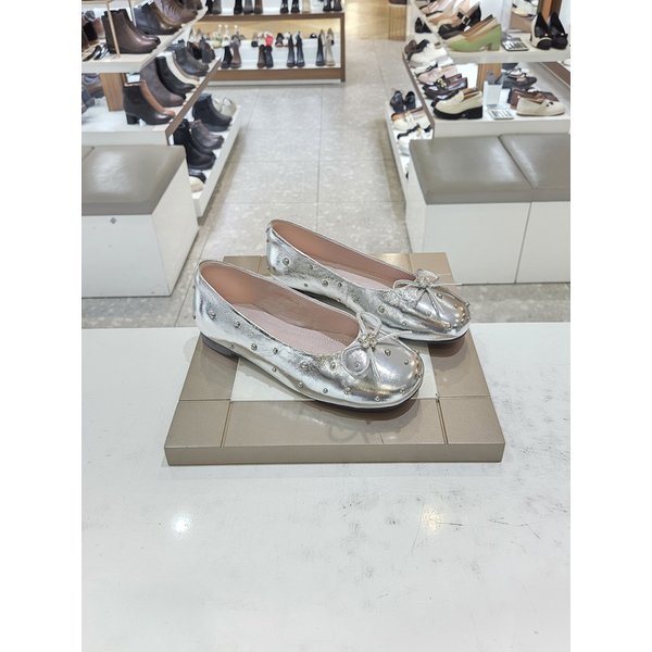 [시흥점] 여성 1센티 리본 징 장식 단화 (712615006)