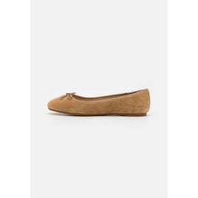 5067987 Coach ABIGAIL BALLET FLAT - Ballet pumps peanut 105780203