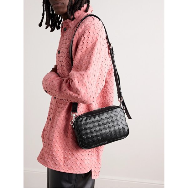 인트레치아토 스몰 가죽 카메라백 1647597347185007