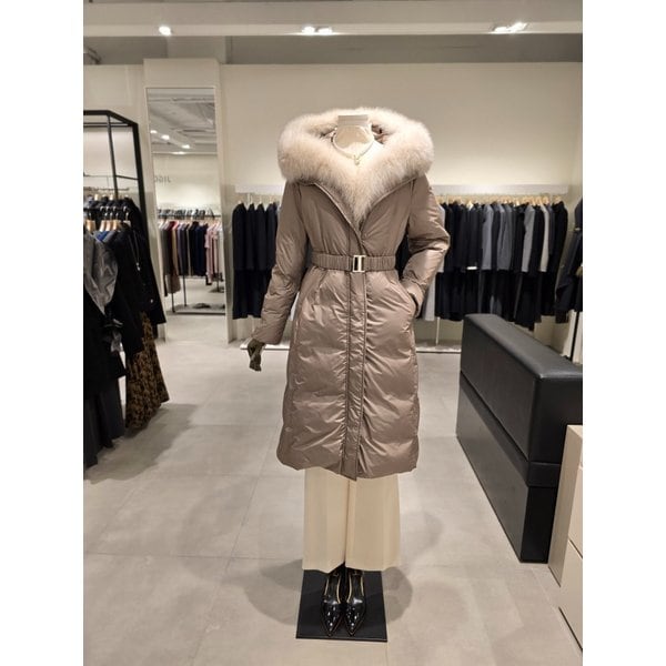 [파주점] 폭스퍼 트리밍 구스다운 롱 패딩  JRCA2PD583