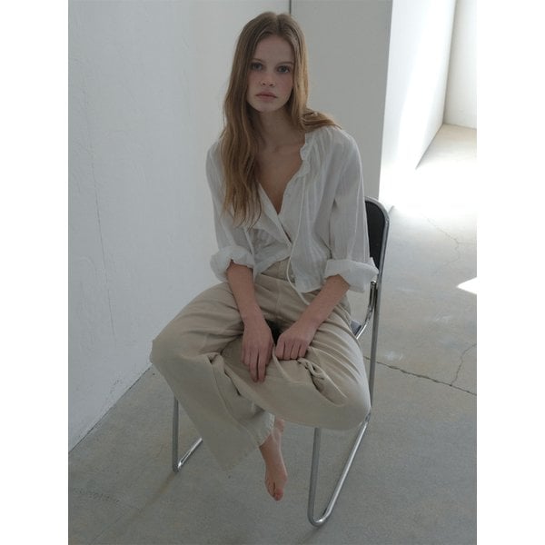 안나 프릴 핀턱 블라우스