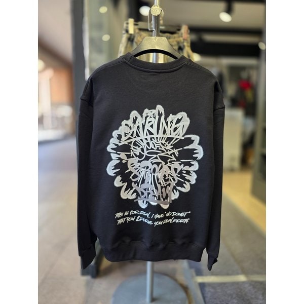 [시흥점] 블랙 달링데이지플라워 세미오버핏 맨투맨(남여공용)/JHZK22102BK