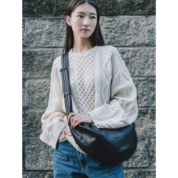 스플릿 하프문 메신저백_블랙