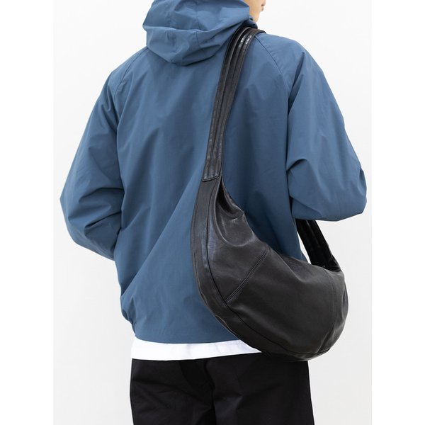 스플릿 하프문 메신저백_블랙