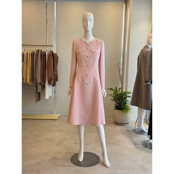 [여주점] [더 아이잗] 여성 펄 버튼 슬릿넥 플레어 원피스(IS3A0OP051)