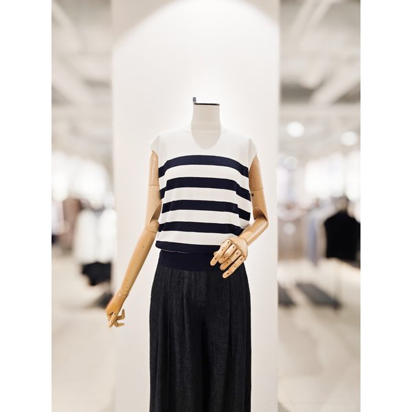 [파주점] [더아이잗컬렉션]슬리브리스 라운드넥 니트 CR5A1PO771