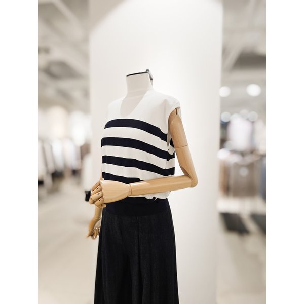 [파주점] [더아이잗컬렉션]슬리브리스 라운드넥 니트 CR5A1PO771