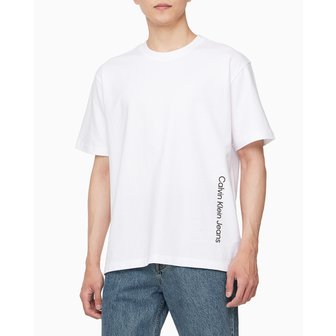 Calvin Klein Jeans 남성 디퓨즈 그래픽 슬럽 반팔 티셔츠(J325191)