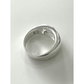 HIDDEN SMILE RING