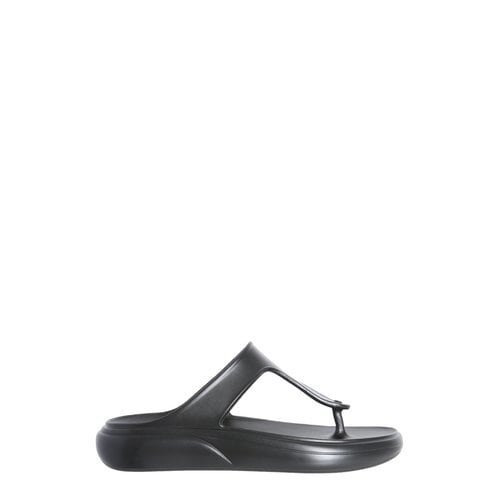 [해외배송] 22 S/S STUART WEITZMAN STUFLEX T-스트랩 슬라이드 샌들 SA749_BLK B0040180246