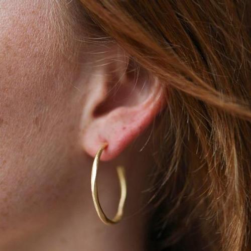 아우리 주얼리 이어링 E1101 Olivera Medium Gold Vermeil Hoop Earrings