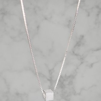  [옷자락] 여성 미니 큐브 매트 일상 심플 목걸이