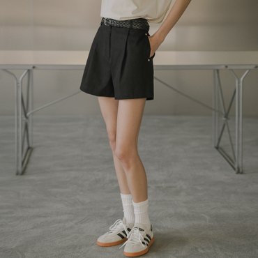 노운베러 A-line one tuck cotton short_Black