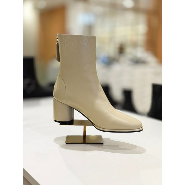 [시흥점] (슈콤마보니] 슬림 라인 앵클 부츠 (아이보리) DG3CW24502IVY