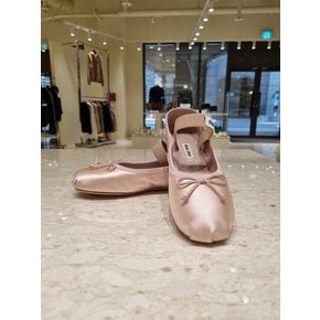 [부산점] 여성 새틴 발레리나 플랫 슈즈 5F794D-QU6-F0615