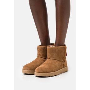 4508727 UGG CLASSIC MINI LOGO ZIP - Classic ankle boots chestnut