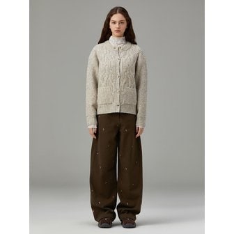 써스데이아일랜드 세미 배기핏 자수 팬츠_T258MPT239W