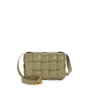 우먼 Bottega Veneta 패디드 카세트백 Travertine Gold 7841451