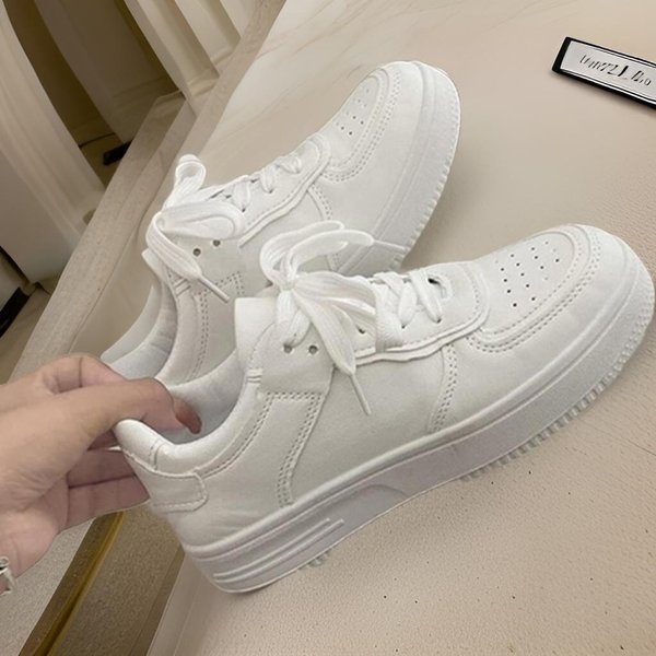 [옷자락] 여자 펀칭 심플 플랫 학생 운동화