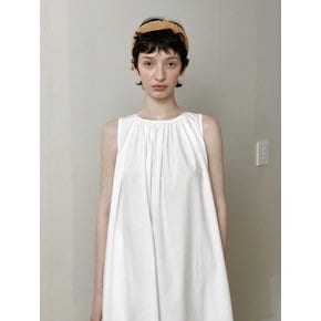 relaxed-fit shirring dress (white)
