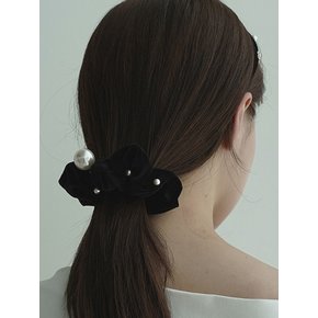 Flavian Pearl Velvet Scrunchie