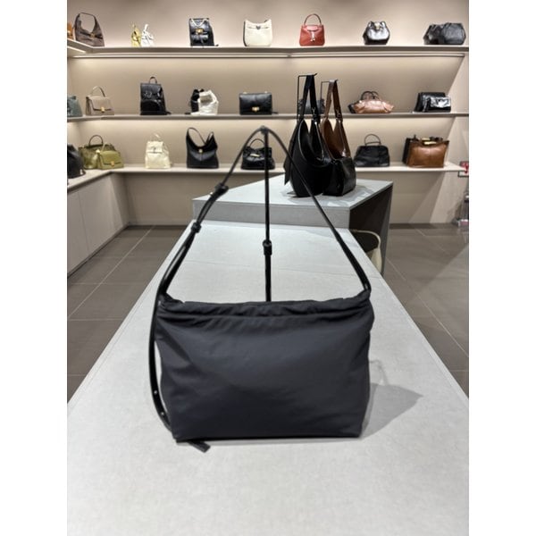 [파주점] 플러피 팝 숄더백 30 RXBSX26115BKX