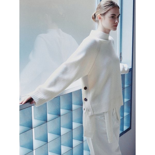 메이브 메리노울 하이넥 버튼 니트 아이보리