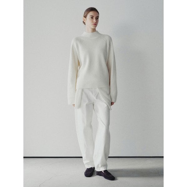 메이브 메리노울 하이넥 버튼 니트 아이보리