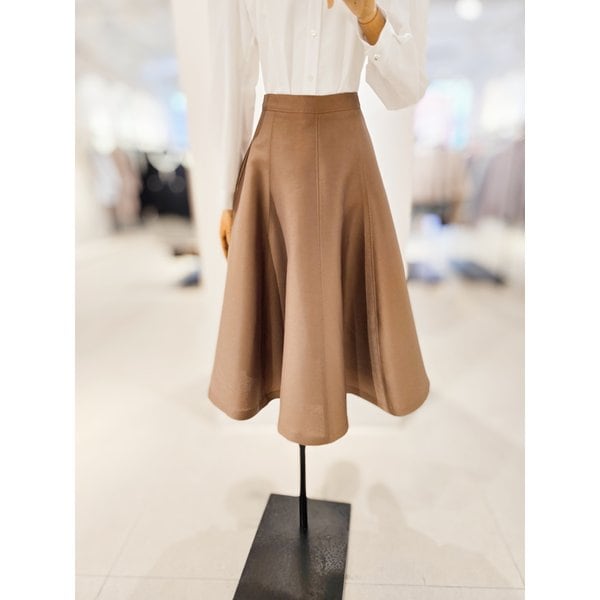 [파주점] [더아이잗컬렉션]사인 글로시 플레어 스커트 CR5A0SK461