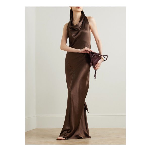 드레이프 실크 새틴 홀터넥 가운 브라운 1647597333155025