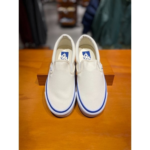 [시흥점] 남녀공용 스니커즈 슬립온 리이슈 98 LX (화이트)(VN000CSEOFW)