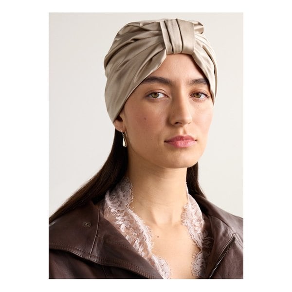 제니퍼 베어 사샤 개더 더치스 새틴 헤어 랩 토프 1647597352389850