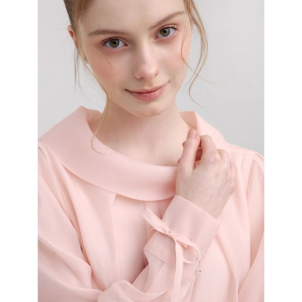 하프넥 블라우스