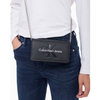 Calvin Klein Jeans [파주점] 여성 스컬티드 체인 크로스백(DP1627-001)