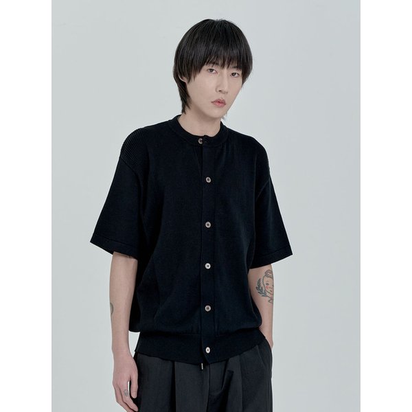 Round Button Knit (Black)