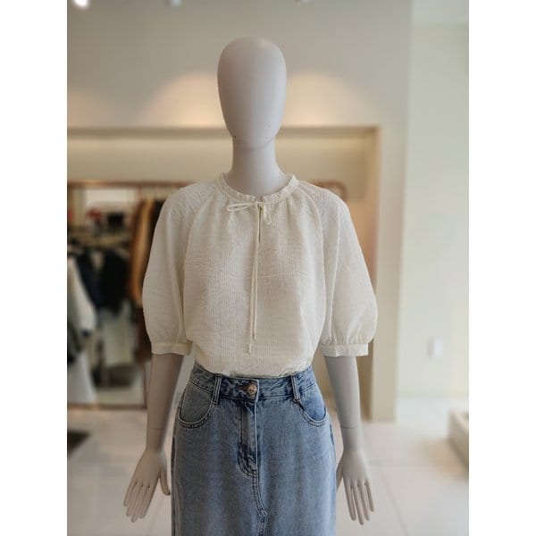 [여주점] 씨씨콜렉트 라운드넥반팔블라우스 E262msc134