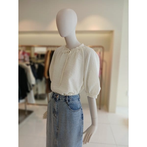 [여주점] 씨씨콜렉트 라운드넥반팔블라우스 E262msc134