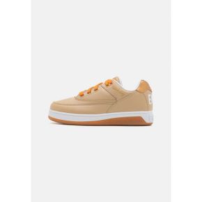 4203407 Patrick Ewing 33 - Trainers irish cream/orange pepper/white