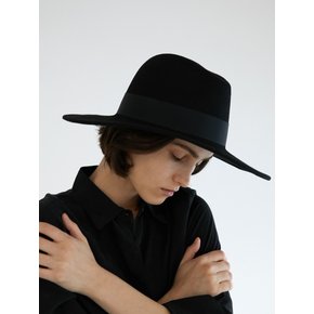 F/w wide nuhat ( black+black band )