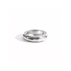 SILVER HAMMERED RING