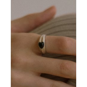 LEAF BLACK ONYX HEART RING