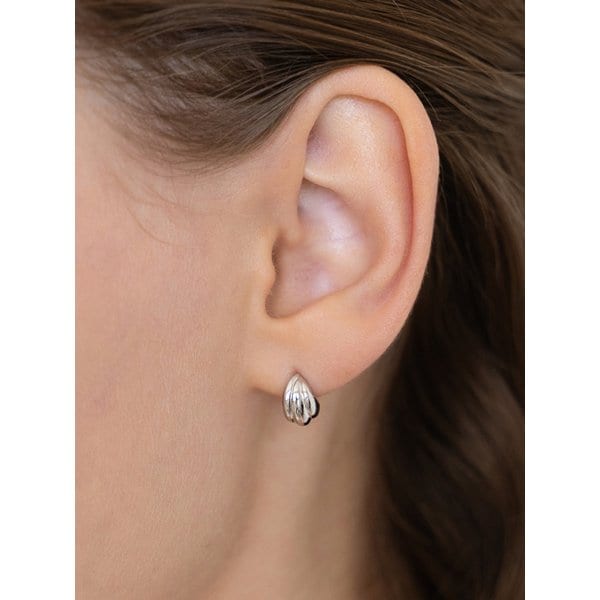 [단독] 볼드 커브 쉘 귀걸이 EC3250