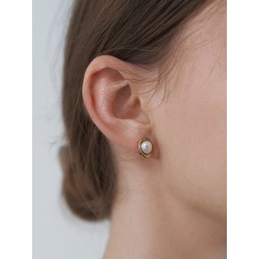 Pearly Shell Earrings