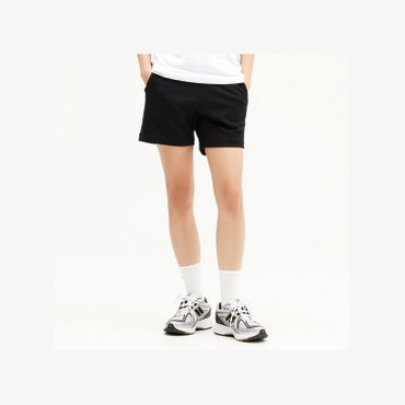 뉴발란스 NB WOMEN 에센셜 4부 싱글메쉬 숏팬츠 (STANDARD FIT) NBNVE2W002-19